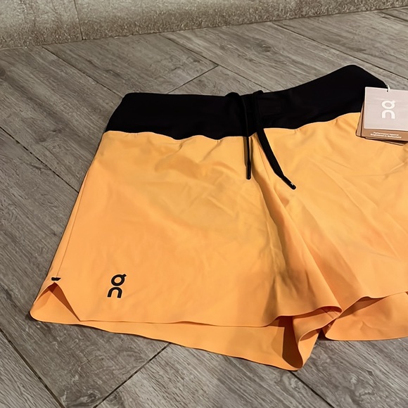 On Running women's shorts - Picture 3 of 6